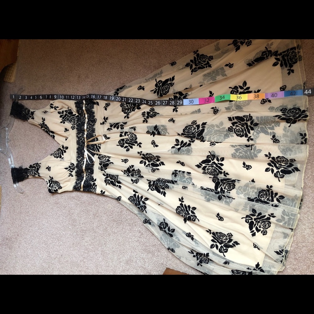 My Michelle roses with sheer overlay dress - Picture 5 of 8